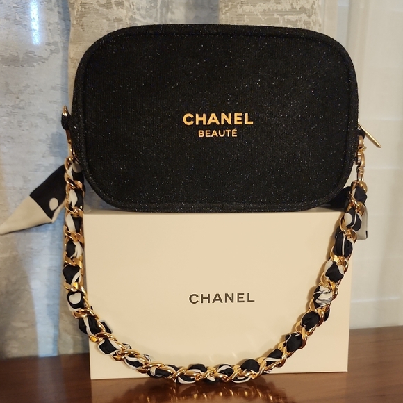 CHANEL Handbags - Chanel Black Bag with Gold Chain